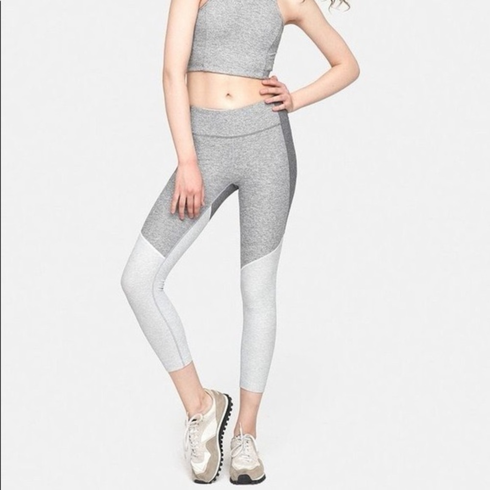 Outdoor Voices Gray & White Colorblock 7/8 Leggings | Low Rise | Size Medium